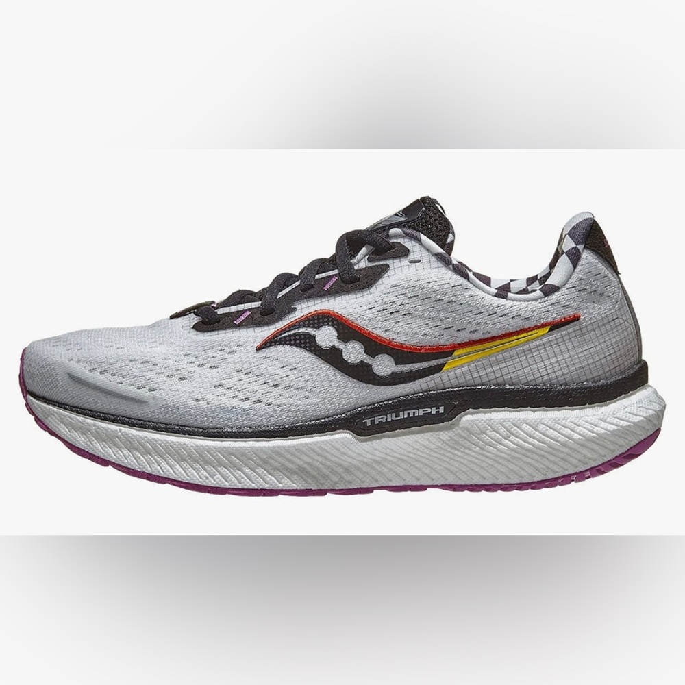 NWOT Saucony Triumph 19